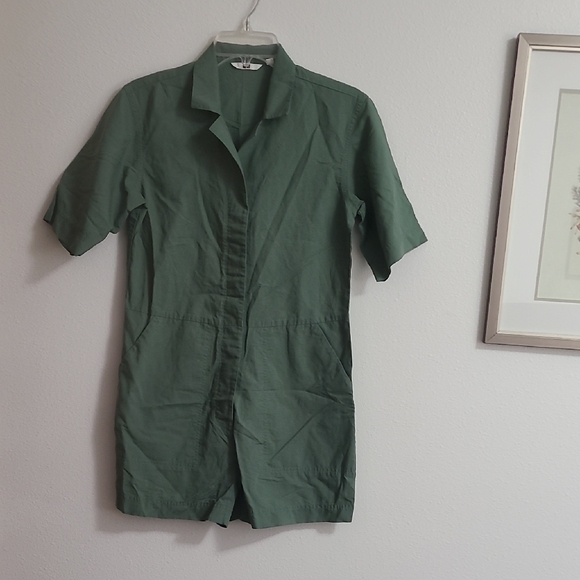 Uniqlo Dresses & Skirts - Uniqlo linen blend short sleeve romper shorts Size Small Green